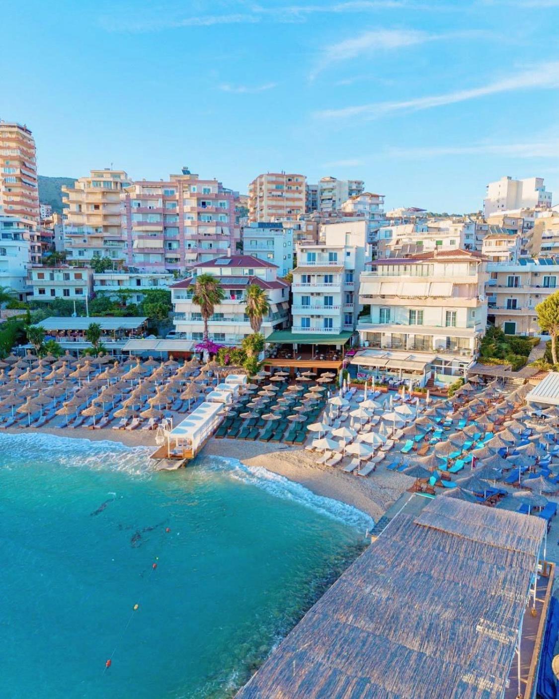 Vila E Bardhe Sarandë エクステリア 写真