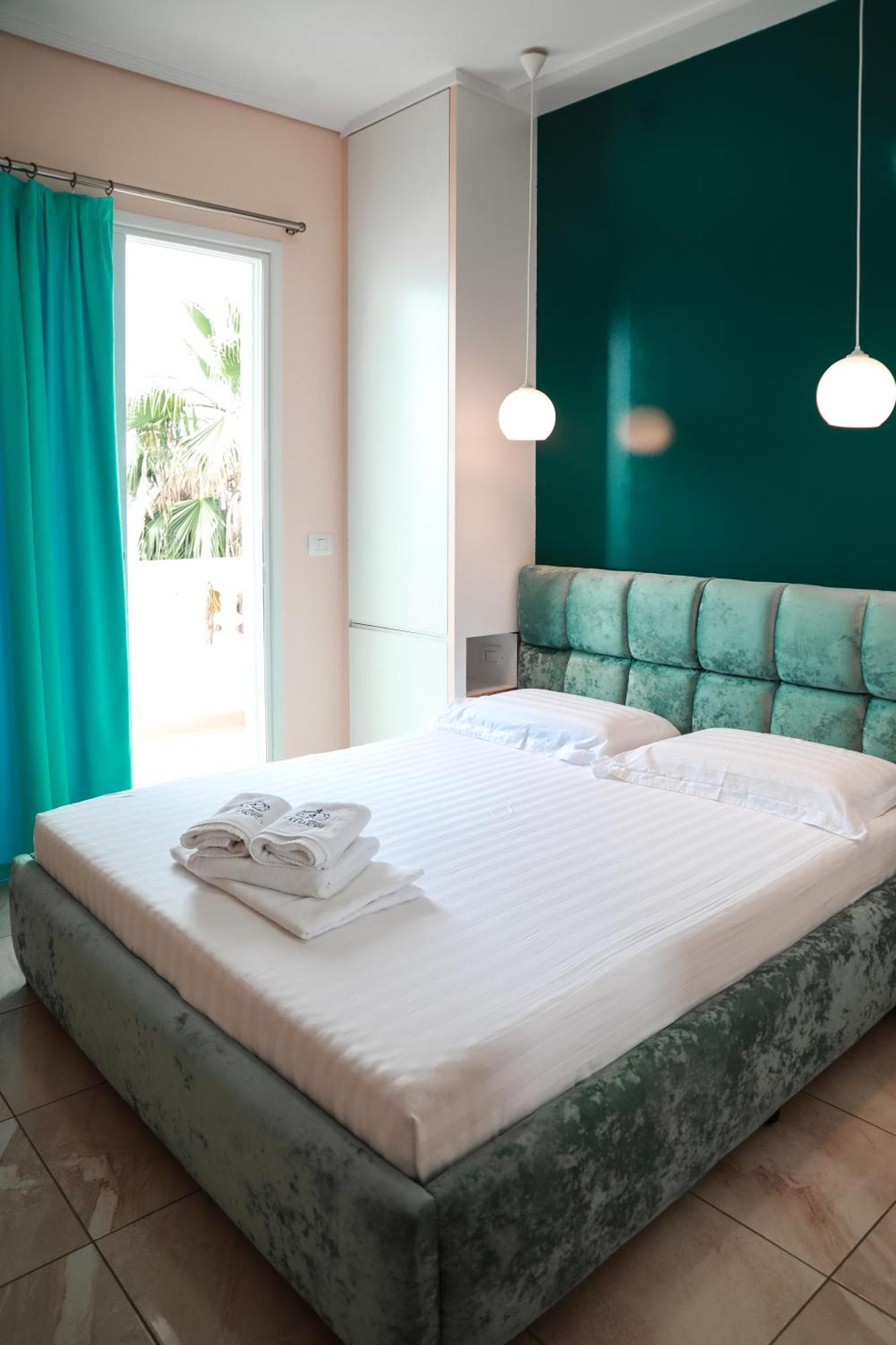 Vila E Bardhe Sarandë エクステリア 写真