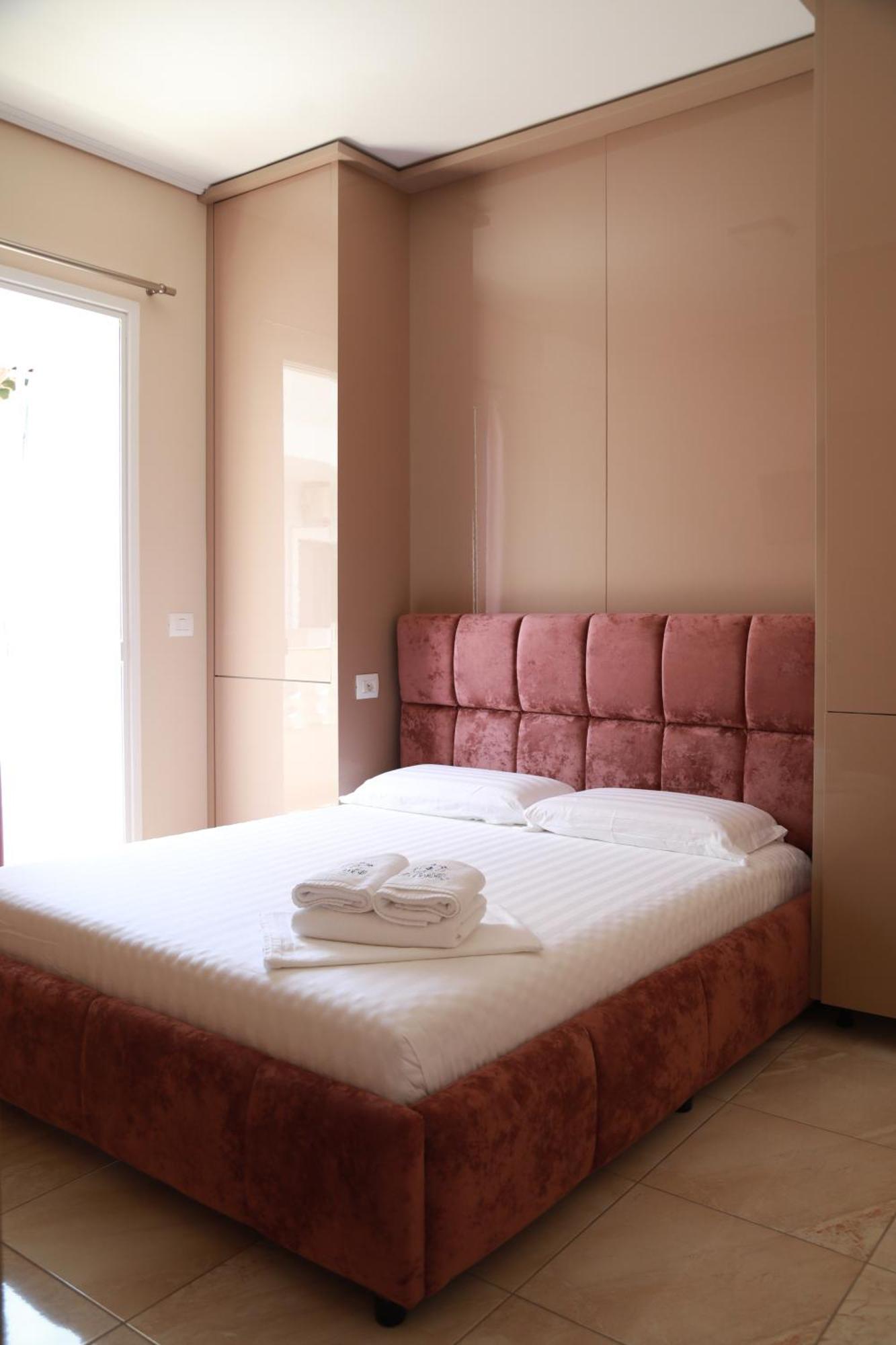 Vila E Bardhe Sarandë エクステリア 写真