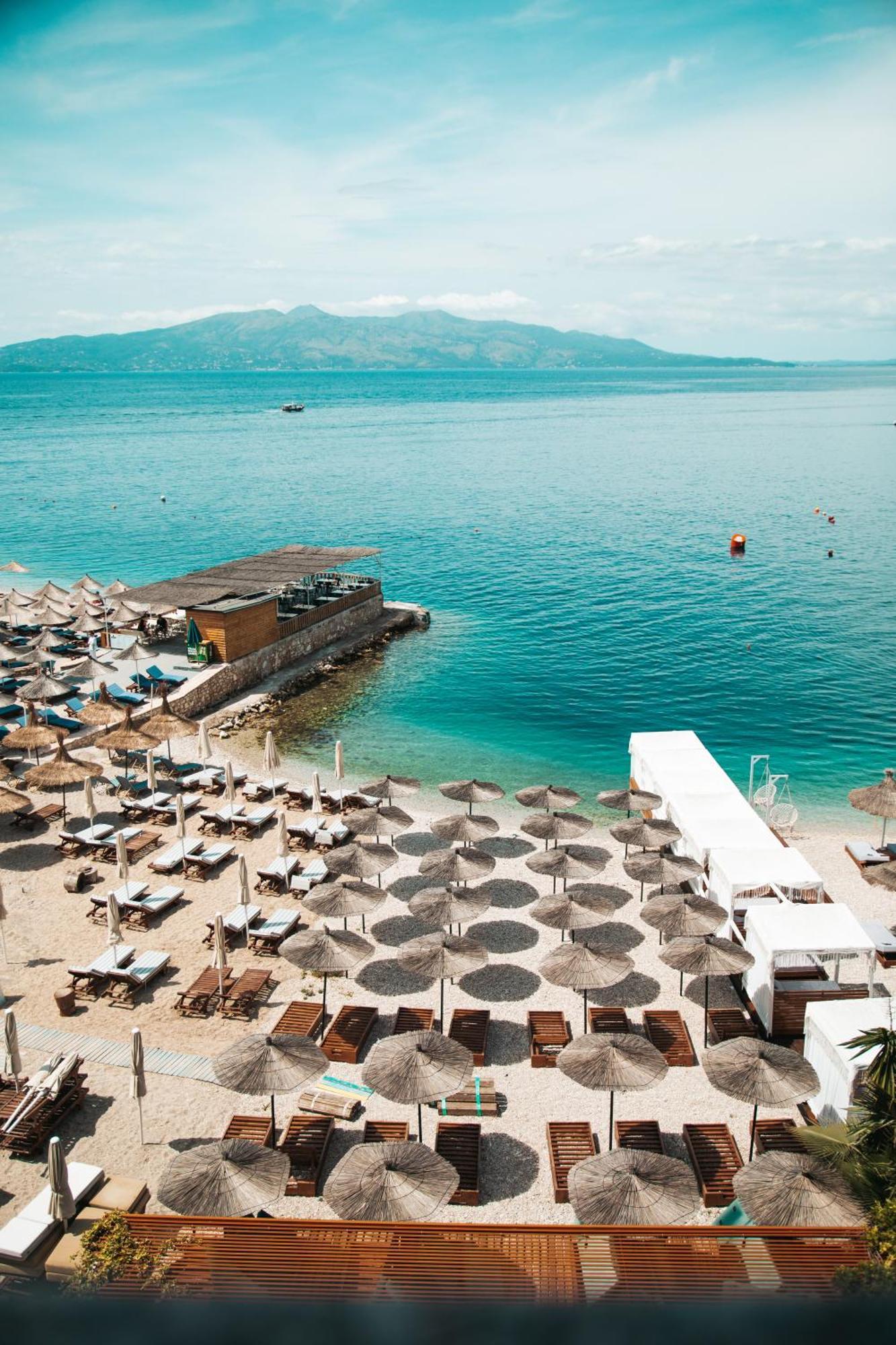Vila E Bardhe Sarandë エクステリア 写真